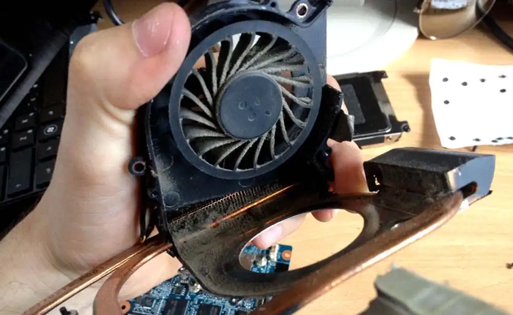 Чистка ноутбука HP от пыли в Энгельсе | Замена термопасты